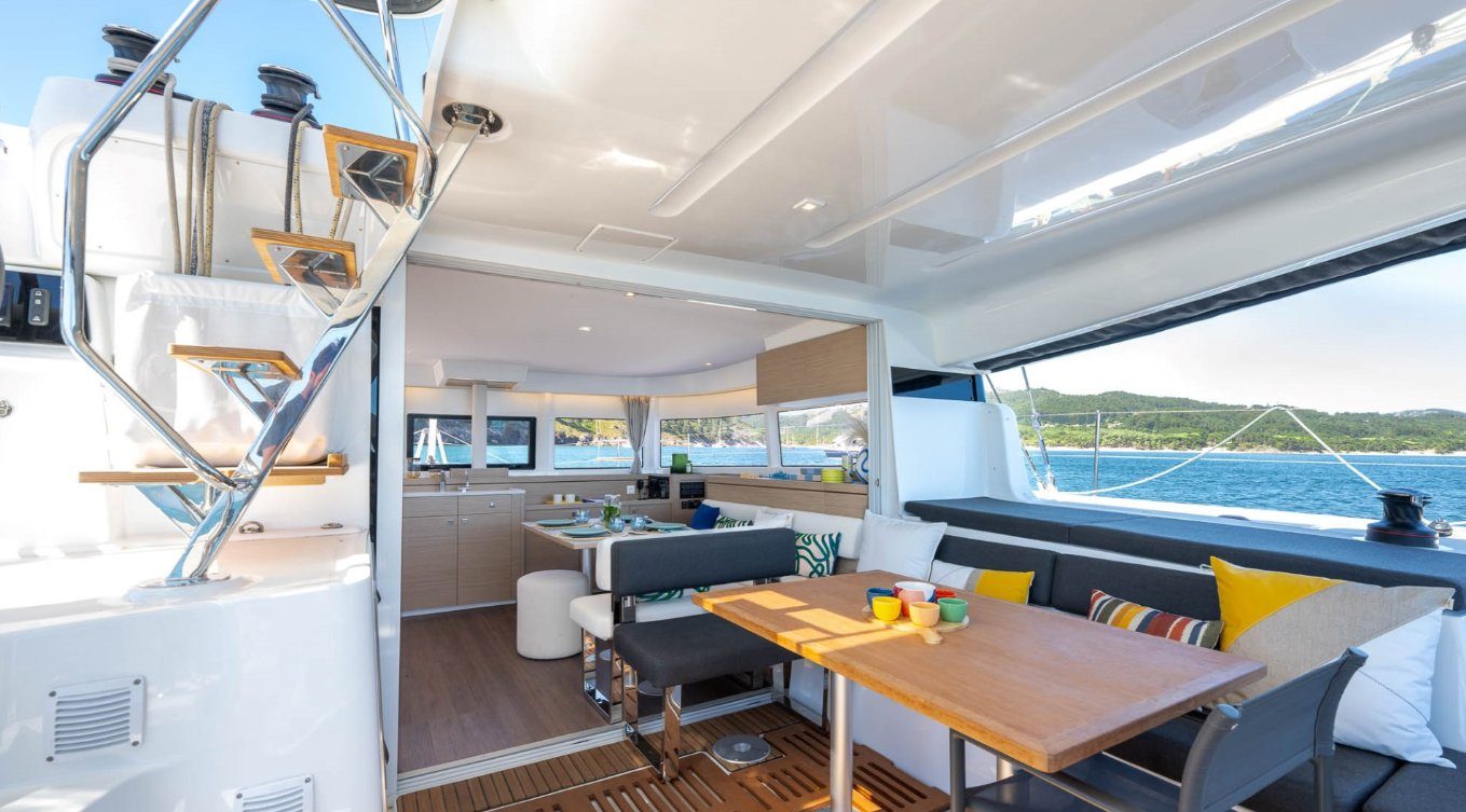 Salon and galley, Lagoon 43 layout